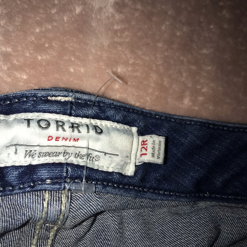 🚫SOLD🚫TORRID• Slim Bootcut Ripped Jeans - Picture 5 of 7